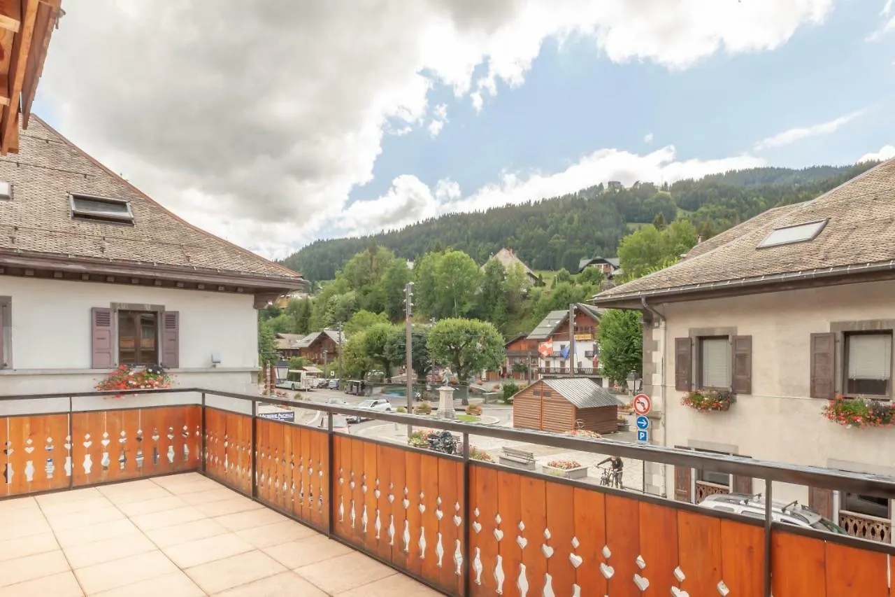 Place Eglise 2 Morzine France